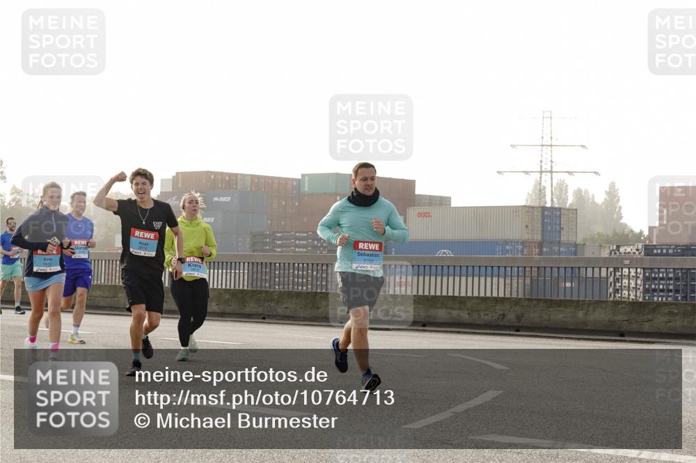 03.10.2026 - Köhlbrandbrückenlauf Michael Burmester http://msf.ph/oto/10764713 03.10.2026 09:18:15 Position 3 2758, 3816, 3813 meine-sportfotos.de