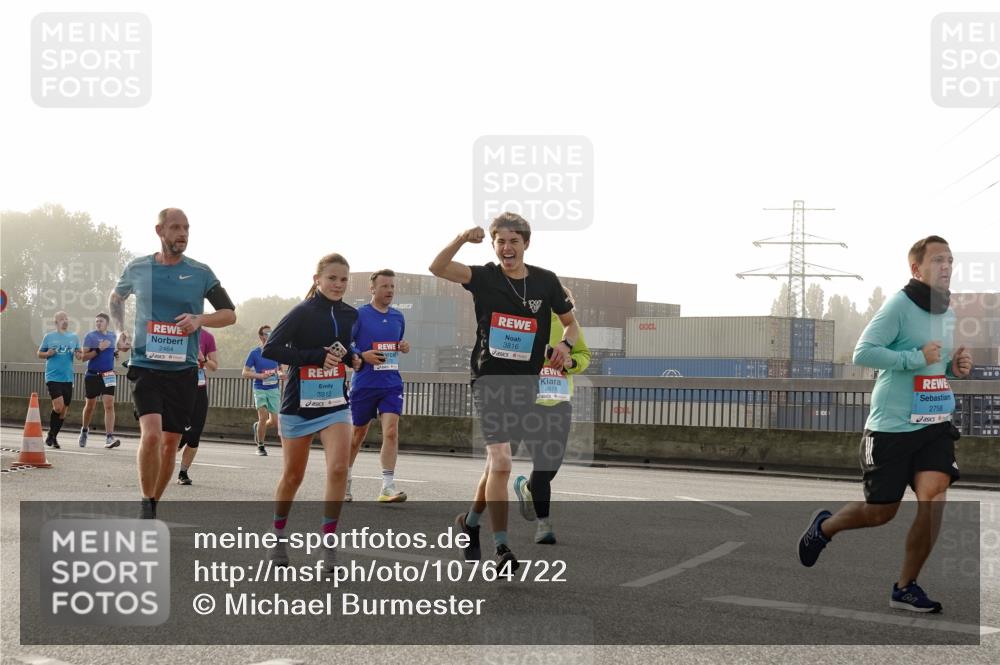 03.10.2026 - Köhlbrandbrückenlauf Michael Burmester http://msf.ph/oto/10764722 03.10.2026 09:18:17 Position 3 2464, 3813, 3816, 2678, 2758 meine-sportfotos.de
