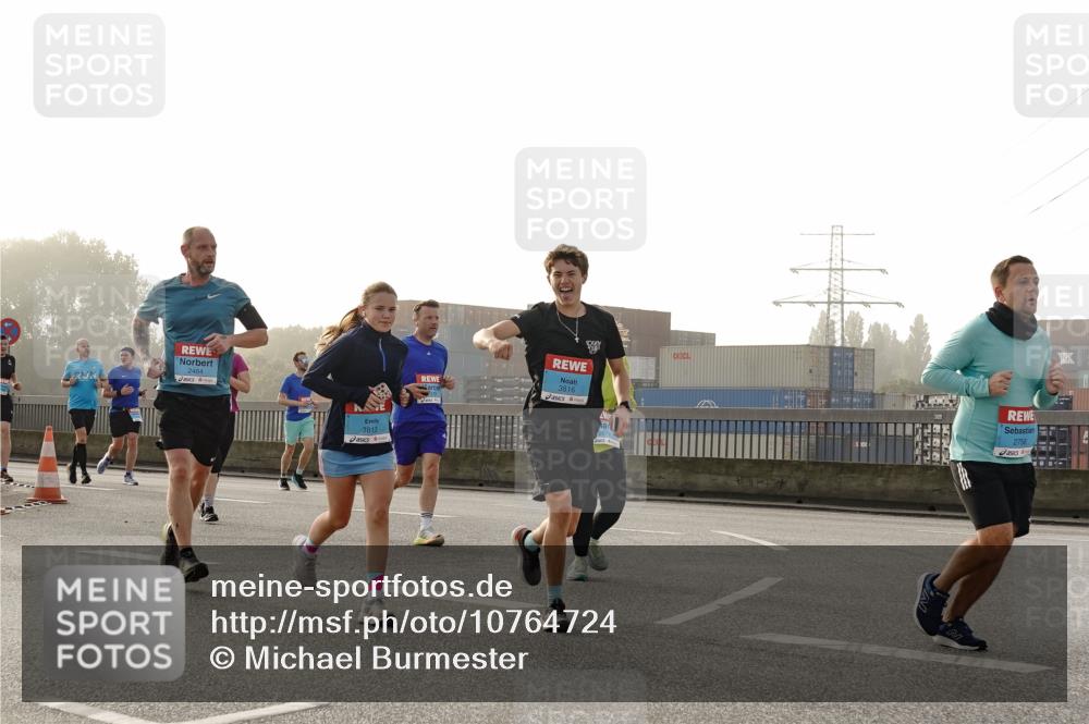 03.10.2026 - Köhlbrandbrückenlauf Michael Burmester http://msf.ph/oto/10764724 03.10.2026 09:18:17 Position 3 12464, 3813, 3816, 1, 2758 meine-sportfotos.de