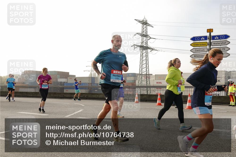 03.10.2026 - Köhlbrandbrückenlauf Michael Burmester http://msf.ph/oto/10764738 03.10.2026 09:18:19 Position 3 2464, 3, 38 meine-sportfotos.de