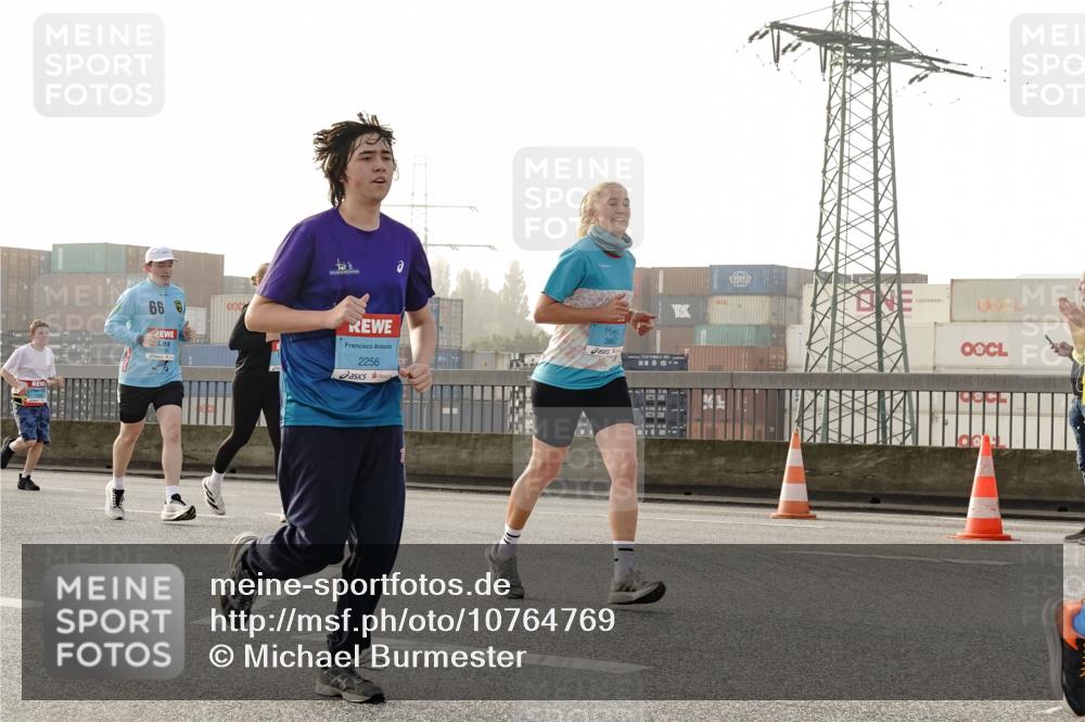 03.10.2026 - Köhlbrandbrückenlauf Michael Burmester http://msf.ph/oto/10764769 03.10.2026 09:18:24 Position 3 66, 2256 meine-sportfotos.de