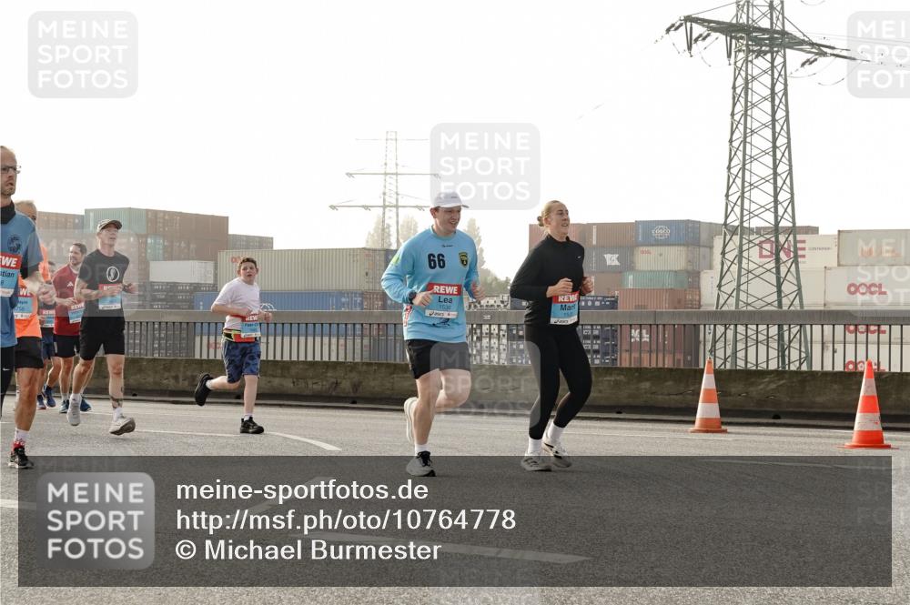 03.10.2026 - Köhlbrandbrückenlauf Michael Burmester http://msf.ph/oto/10764778 03.10.2026 09:18:26 Position 3 8, 5755, 66, 1530 meine-sportfotos.de