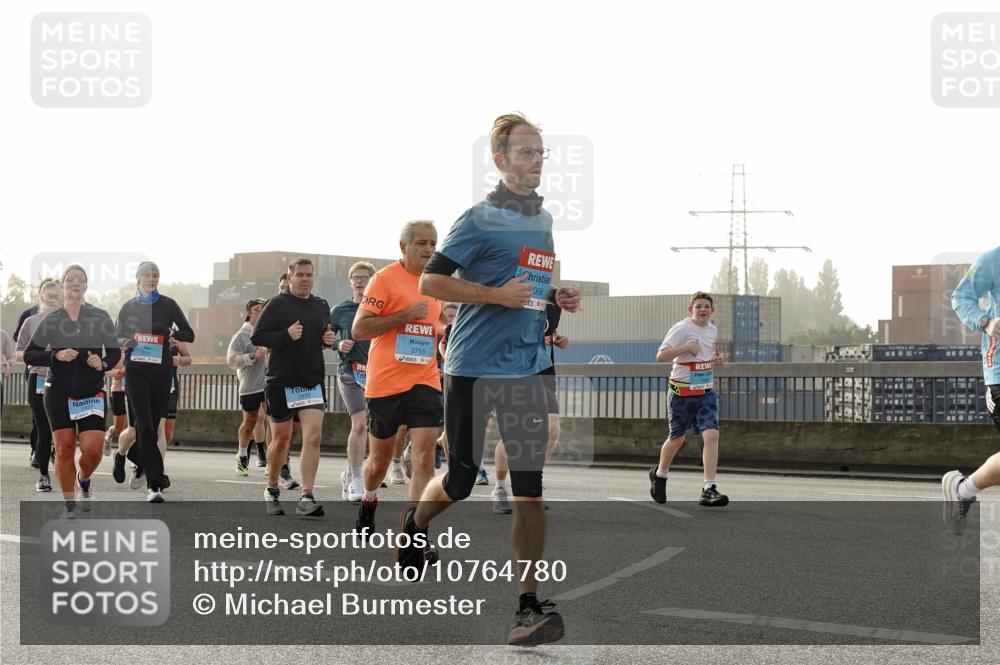 03.10.2026 - Köhlbrandbrückenlauf Michael Burmester http://msf.ph/oto/10764780 03.10.2026 09:18:26 Position 3 2433, 3755, 068 meine-sportfotos.de