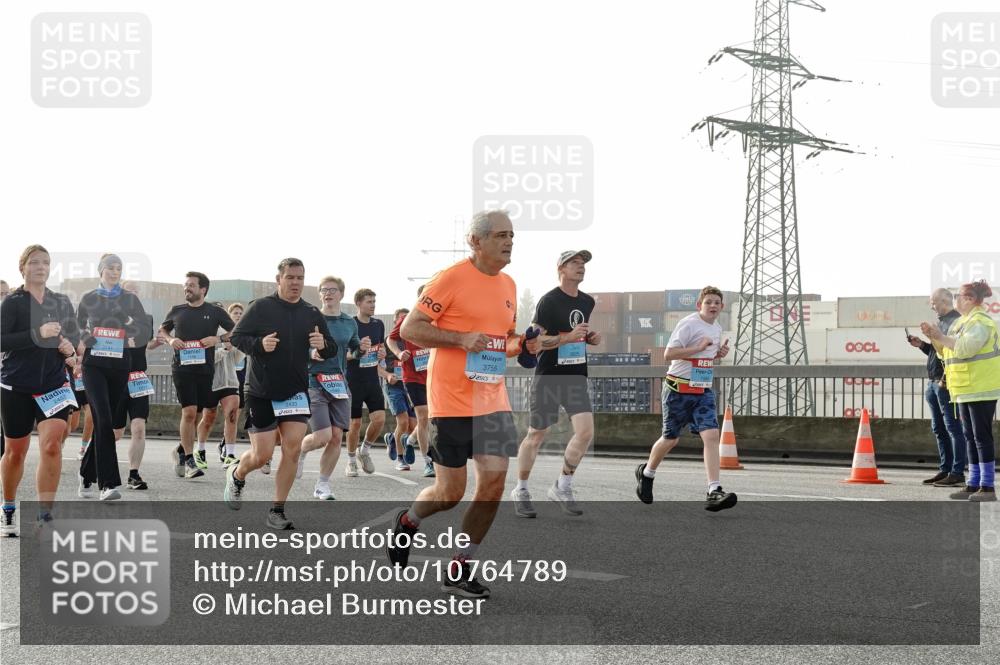 03.10.2026 - Köhlbrandbrückenlauf Michael Burmester http://msf.ph/oto/10764789 03.10.2026 09:18:28 Position 3 245, 2457, 6, 3755 meine-sportfotos.de