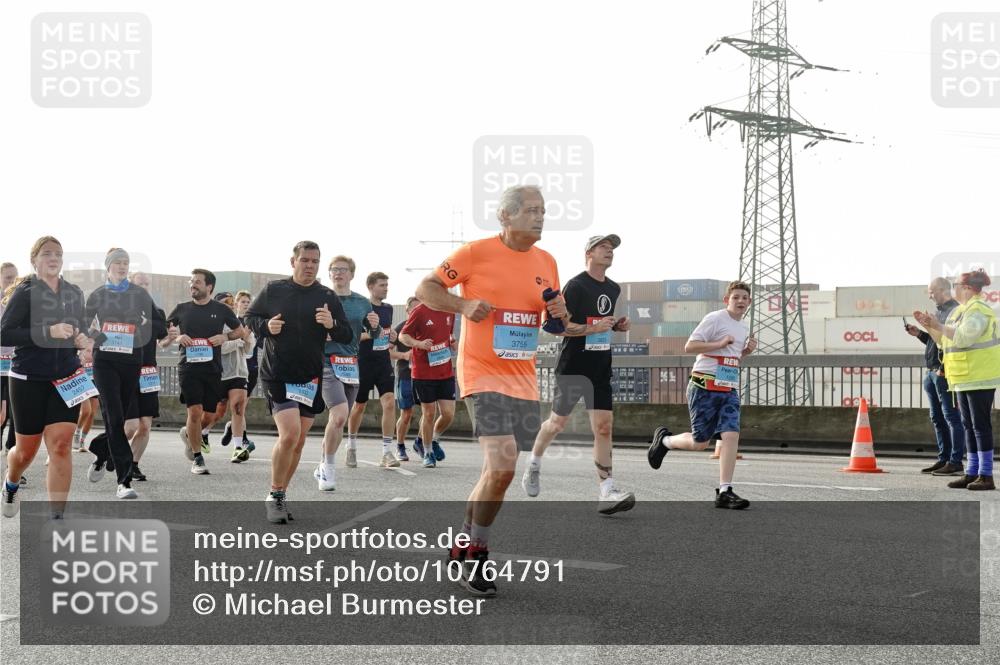 03.10.2026 - Köhlbrandbrückenlauf Michael Burmester http://msf.ph/oto/10764791 03.10.2026 09:18:28 Position 3 2457, 3755, 0 meine-sportfotos.de