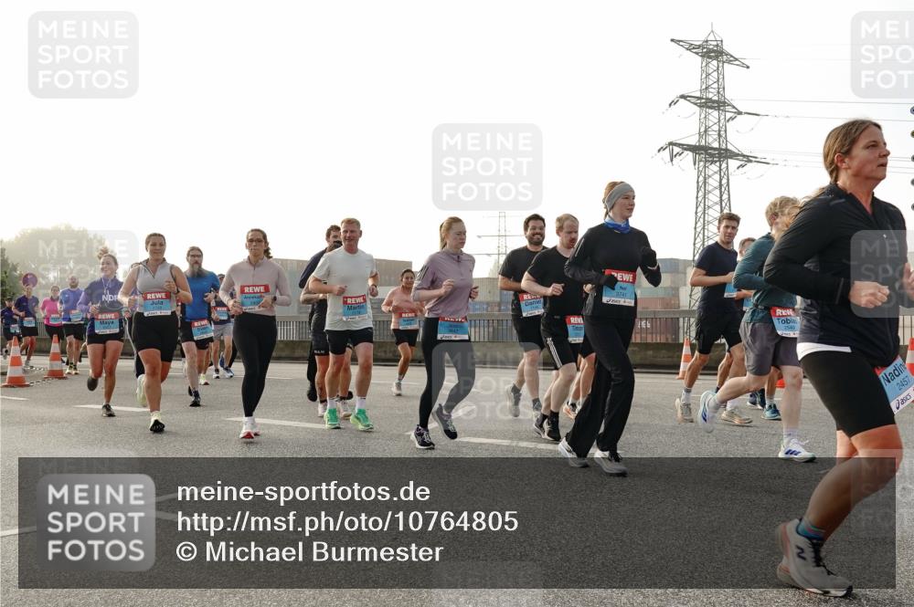 03.10.2026 - Köhlbrandbrückenlauf Michael Burmester http://msf.ph/oto/10764805 03.10.2026 09:18:30 Position 3 3741, 2549, 245, 457 meine-sportfotos.de