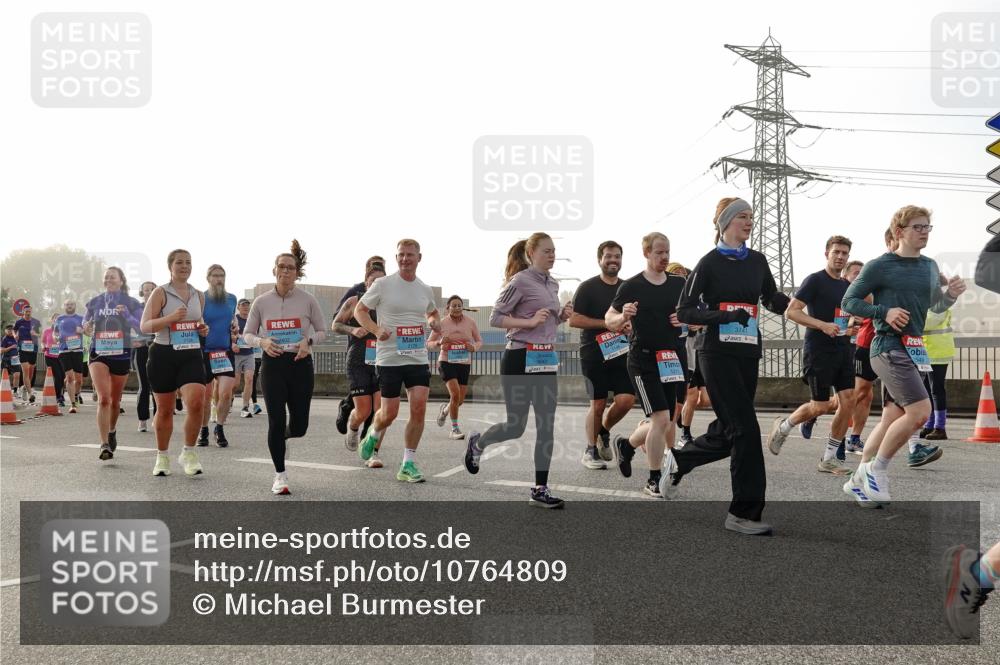 03.10.2026 - Köhlbrandbrückenlauf Michael Burmester http://msf.ph/oto/10764809 03.10.2026 09:18:30 Position 3 2549 meine-sportfotos.de
