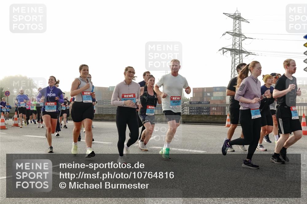 03.10.2026 - Köhlbrandbrückenlauf Michael Burmester http://msf.ph/oto/10764816 03.10.2026 09:18:31 Position 3 2728, 2179, 3842 meine-sportfotos.de