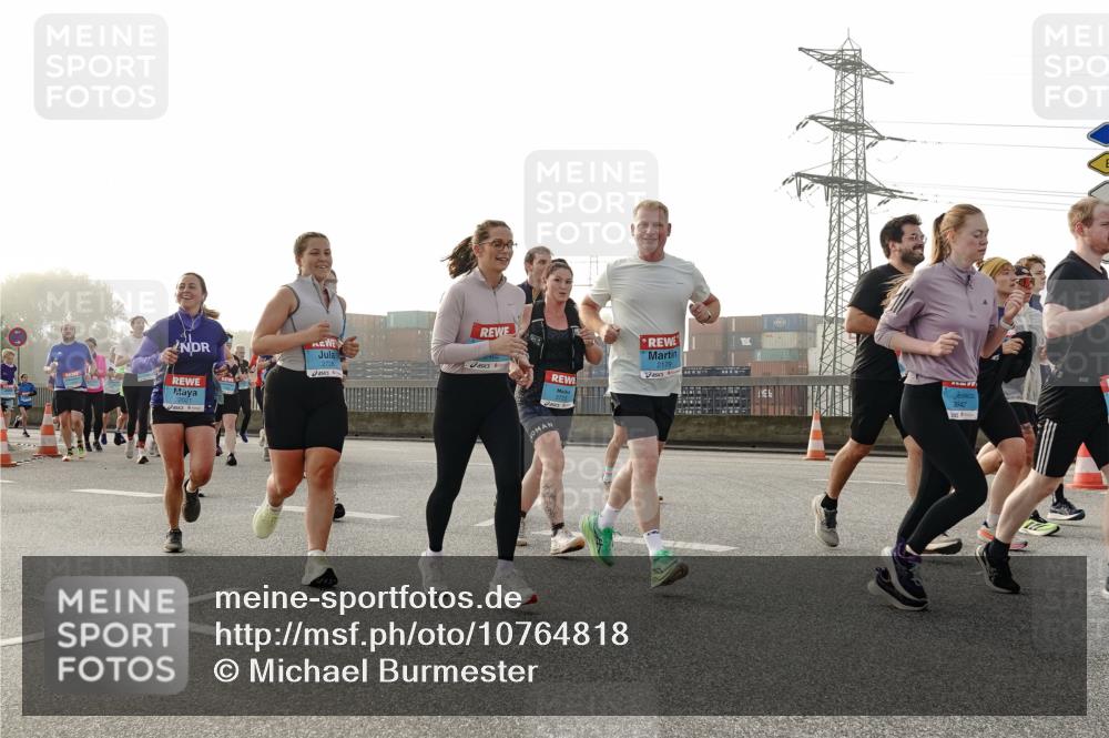 03.10.2026 - Köhlbrandbrückenlauf Michael Burmester http://msf.ph/oto/10764818 03.10.2026 09:18:31 Position 3 2021, 3725, 2179, 3842 meine-sportfotos.de