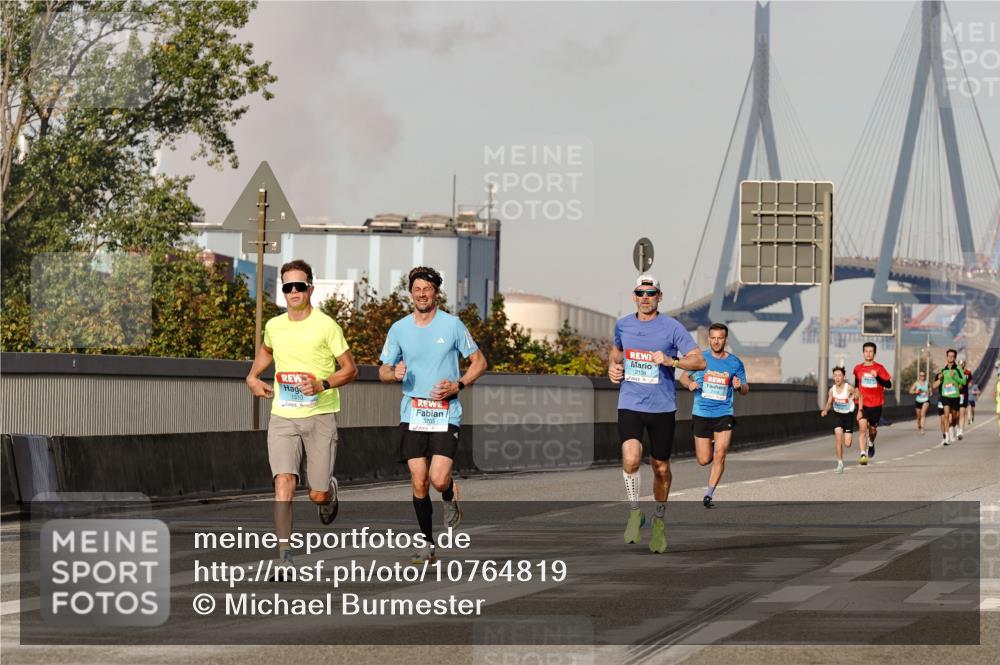 03.10.2026 - Köhlbrandbrückenlauf Michael Burmester http://msf.ph/oto/10764819 03.10.2026 09:39:45 Position 3 1310, 3705, 2134, 2116 meine-sportfotos.de