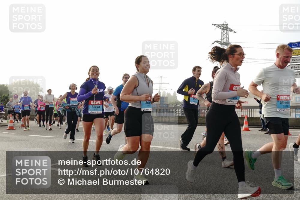 03.10.2026 - Köhlbrandbrückenlauf Michael Burmester http://msf.ph/oto/10764820 03.10.2026 09:18:32 Position 3 2021, 2728, 2179 meine-sportfotos.de