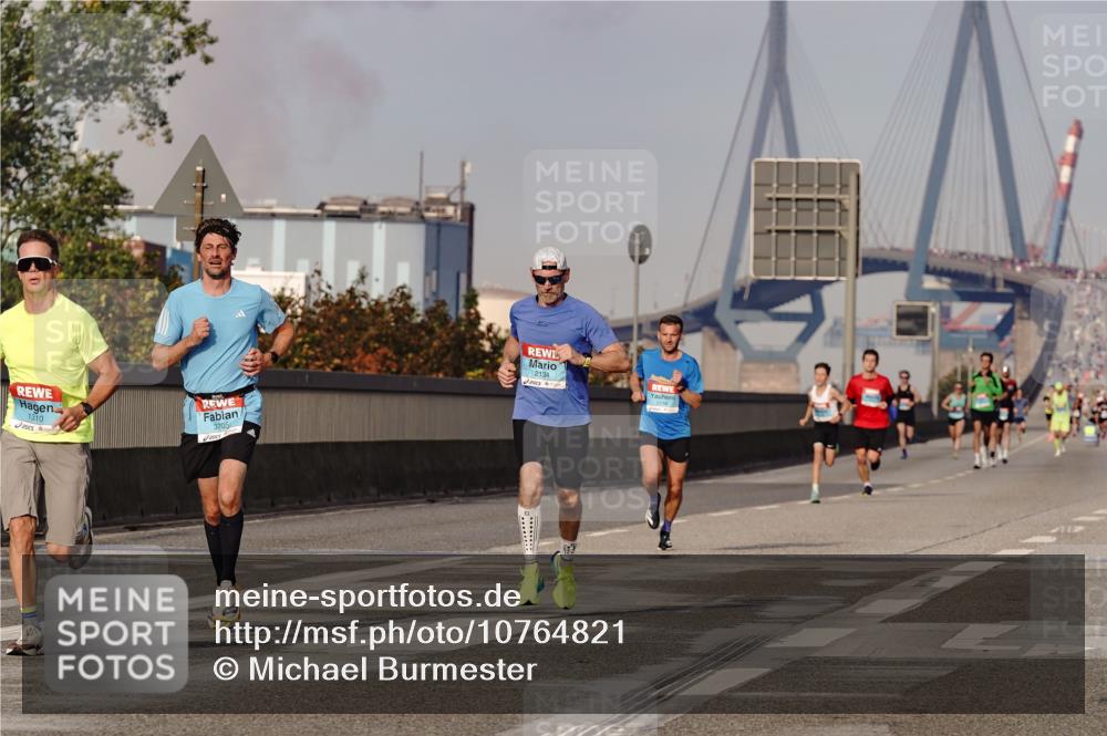 03.10.2026 - Köhlbrandbrückenlauf Michael Burmester http://msf.ph/oto/10764821 03.10.2026 09:39:47 Position 3 1310, 3705, 2134, 2116 meine-sportfotos.de