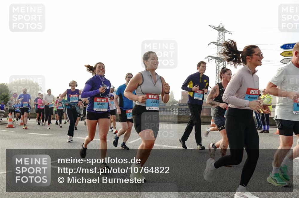 03.10.2026 - Köhlbrandbrückenlauf Michael Burmester http://msf.ph/oto/10764822 03.10.2026 09:18:32 Position 3 2021, 2728, 1 meine-sportfotos.de