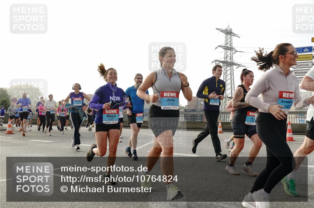 03.10.2026 - Köhlbrandbrückenlauf Michael Burmester http://msf.ph/oto/10764824 03.10.2026 09:18:32 Position 3 2728, 2021, 3725, 2402 meine-sportfotos.de