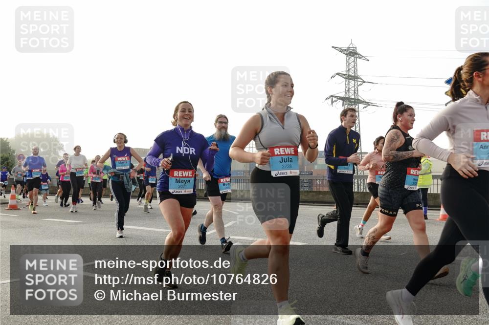 03.10.2026 - Köhlbrandbrückenlauf Michael Burmester http://msf.ph/oto/10764826 03.10.2026 09:18:32 Position 3 2021, 2728, 372, 2 meine-sportfotos.de