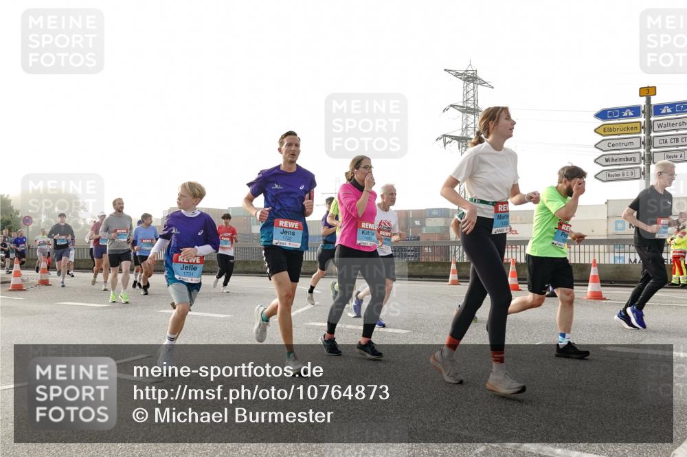 03.10.2026 - Köhlbrandbrückenlauf Michael Burmester http://msf.ph/oto/10764873 03.10.2026 09:18:37 Position 3 1731, 1732, 3, 1336 meine-sportfotos.de