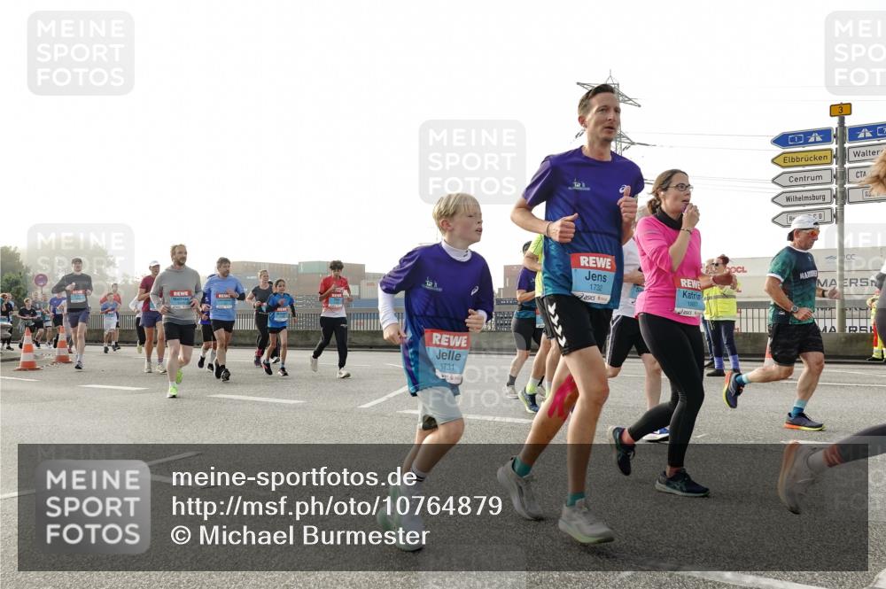 03.10.2026 - Köhlbrandbrückenlauf Michael Burmester http://msf.ph/oto/10764879 03.10.2026 09:18:38 Position 3 1731, 1732, 1897, 3, 9000 meine-sportfotos.de