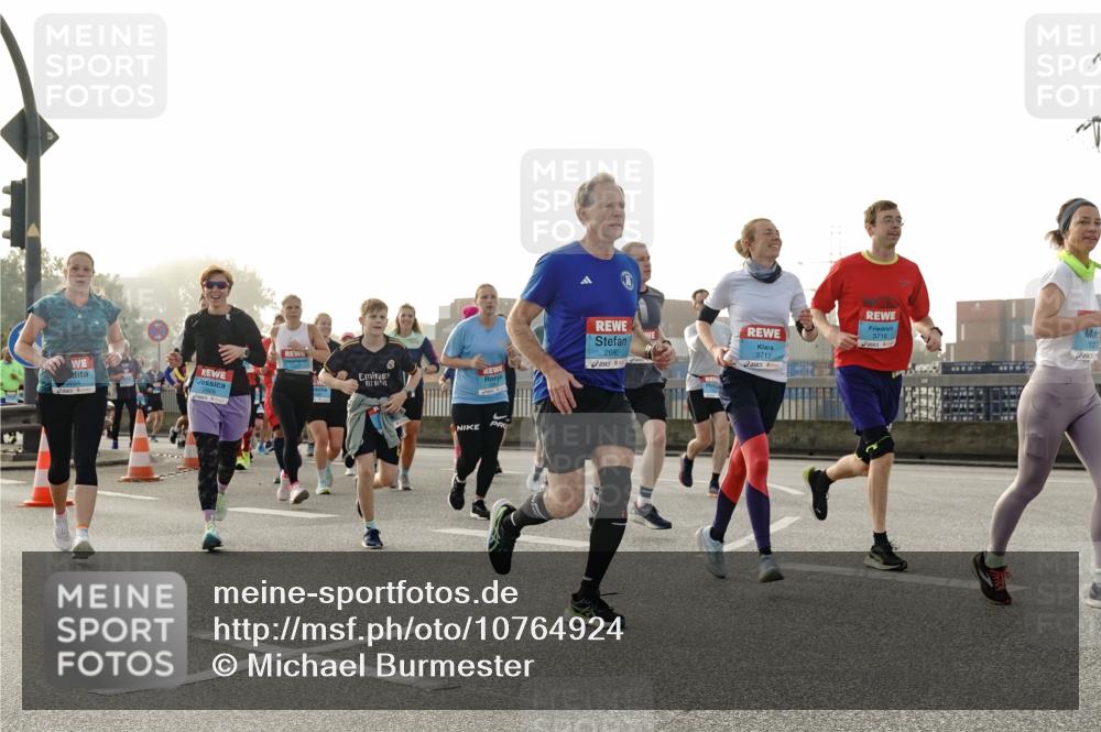 03.10.2026 - Köhlbrandbrückenlauf Michael Burmester http://msf.ph/oto/10764924 03.10.2026 09:18:45 Position 3 3716, 127, 2680, 3717 meine-sportfotos.de