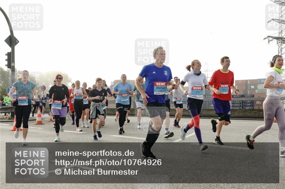 03.10.2026 - Köhlbrandbrückenlauf Michael Burmester http://msf.ph/oto/10764926 03.10.2026 09:18:45 Position 3 2654, 2680, 3717, 3716 meine-sportfotos.de