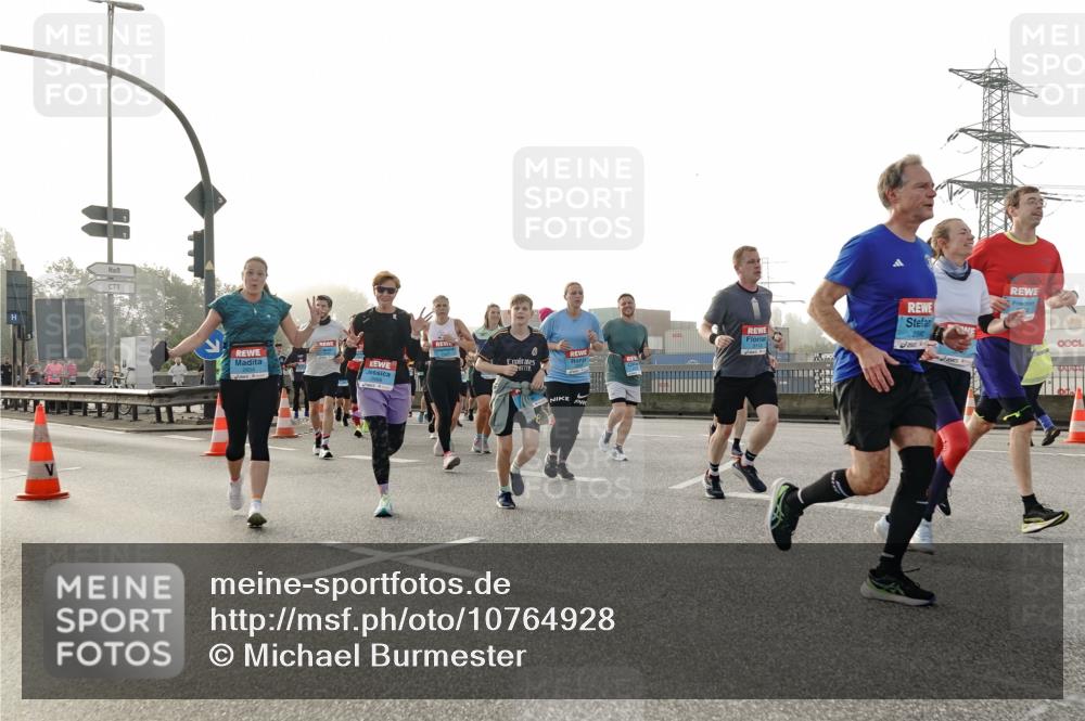 03.10.2026 - Köhlbrandbrückenlauf Michael Burmester http://msf.ph/oto/10764928 03.10.2026 09:18:46 Position 3  meine-sportfotos.de