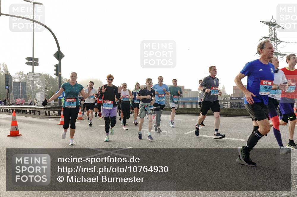 03.10.2026 - Köhlbrandbrückenlauf Michael Burmester http://msf.ph/oto/10764930 03.10.2026 09:18:46 Position 3 3716, 2680, 3717 meine-sportfotos.de