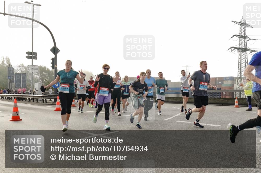 03.10.2026 - Köhlbrandbrückenlauf Michael Burmester http://msf.ph/oto/10764934 03.10.2026 09:18:46 Position 3  meine-sportfotos.de