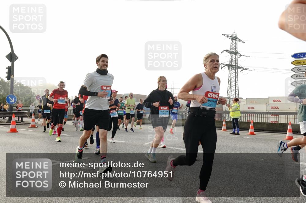 03.10.2026 - Köhlbrandbrückenlauf Michael Burmester http://msf.ph/oto/10764951 03.10.2026 09:18:48 Position 3 2646, 2327, 17 meine-sportfotos.de