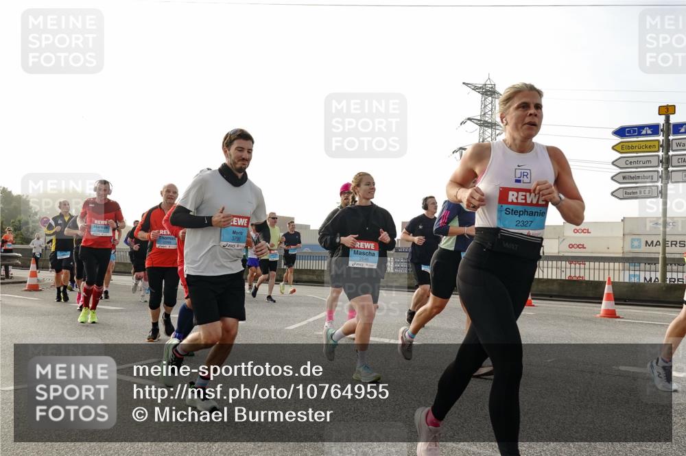 03.10.2026 - Köhlbrandbrückenlauf Michael Burmester http://msf.ph/oto/10764955 03.10.2026 09:18:48 Position 3 3790, 2327, 2646, 3 meine-sportfotos.de