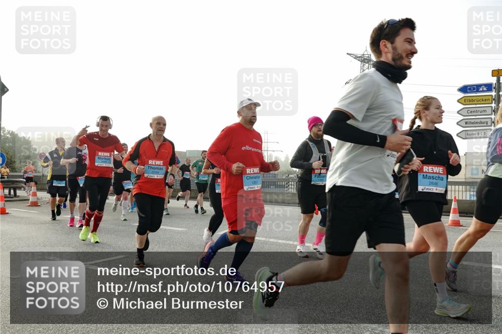 03.10.2026 - Köhlbrandbrückenlauf Michael Burmester http://msf.ph/oto/10764957 03.10.2026 09:18:49 Position 3 2299, 2646, 1354, 1851 meine-sportfotos.de