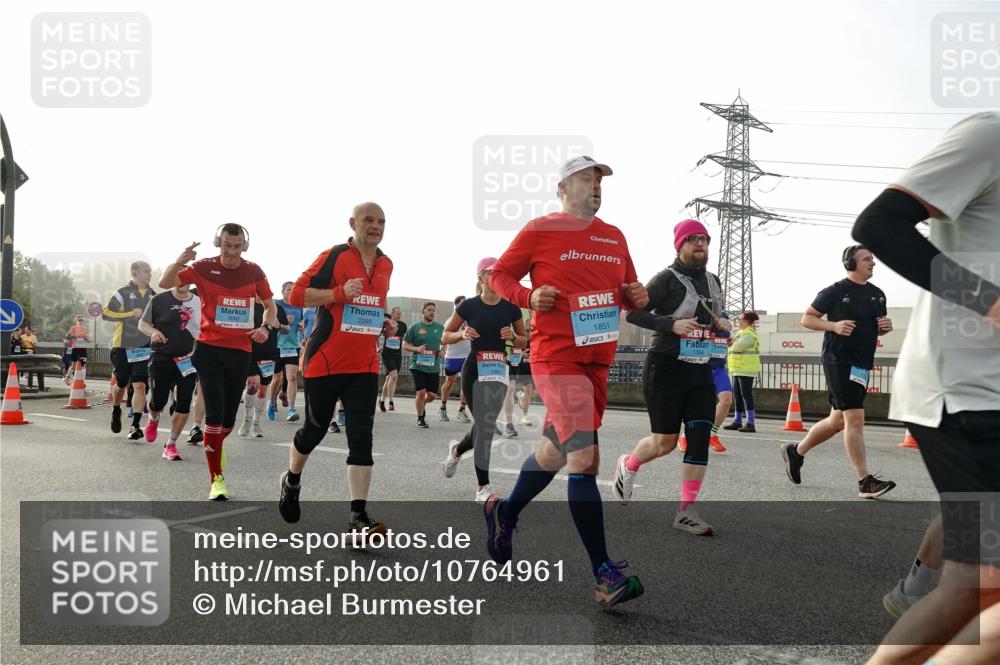 03.10.2026 - Köhlbrandbrückenlauf Michael Burmester http://msf.ph/oto/10764961 03.10.2026 09:18:49 Position 3 3093, 2299, 1851 meine-sportfotos.de