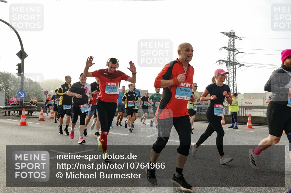 03.10.2026 - Köhlbrandbrückenlauf Michael Burmester http://msf.ph/oto/10764966 03.10.2026 09:18:50 Position 3 3093, 2299, 1960 meine-sportfotos.de