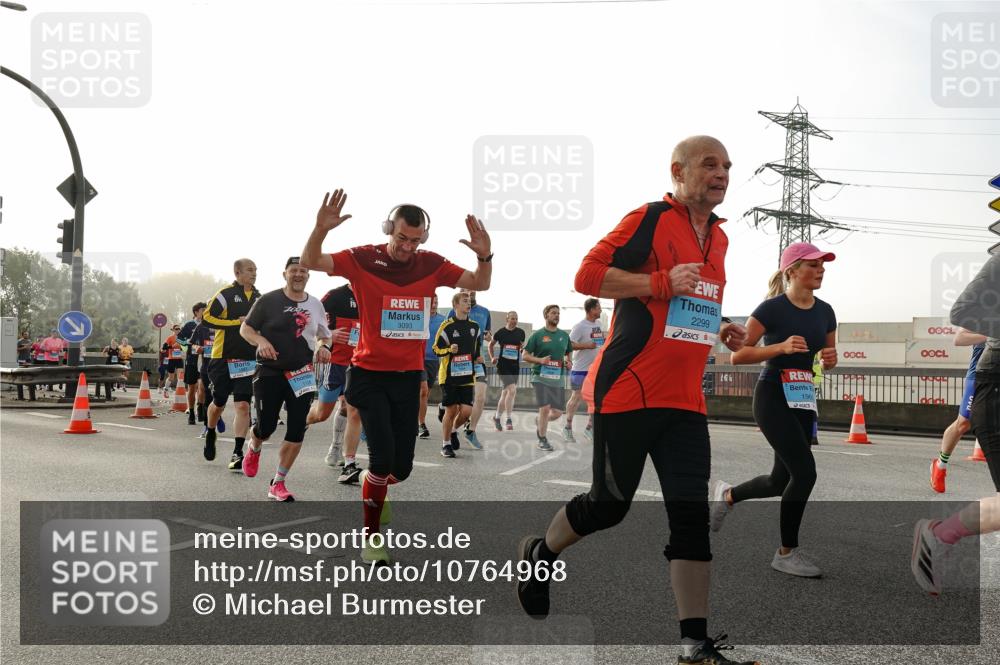 03.10.2026 - Köhlbrandbrückenlauf Michael Burmester http://msf.ph/oto/10764968 03.10.2026 09:18:50 Position 3 3093, 2299, 1960 meine-sportfotos.de