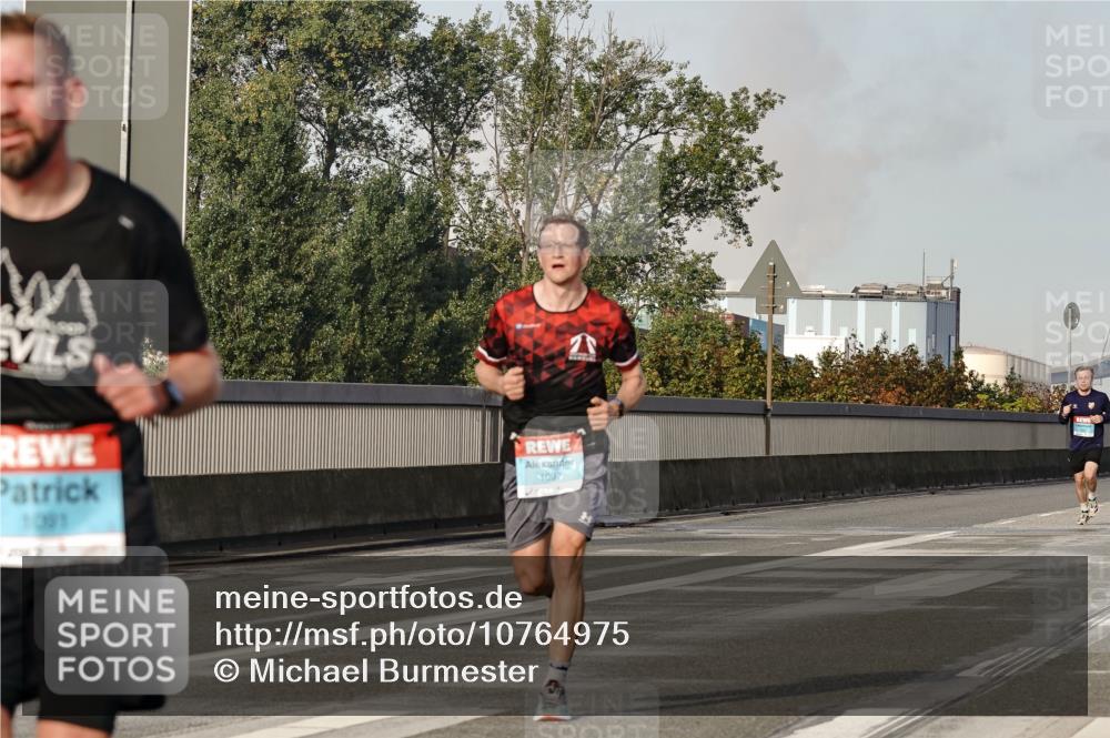 03.10.2026 - Köhlbrandbrückenlauf Michael Burmester http://msf.ph/oto/10764975 03.10.2026 09:41:00 Position 3 1091, 2068, 1097 meine-sportfotos.de