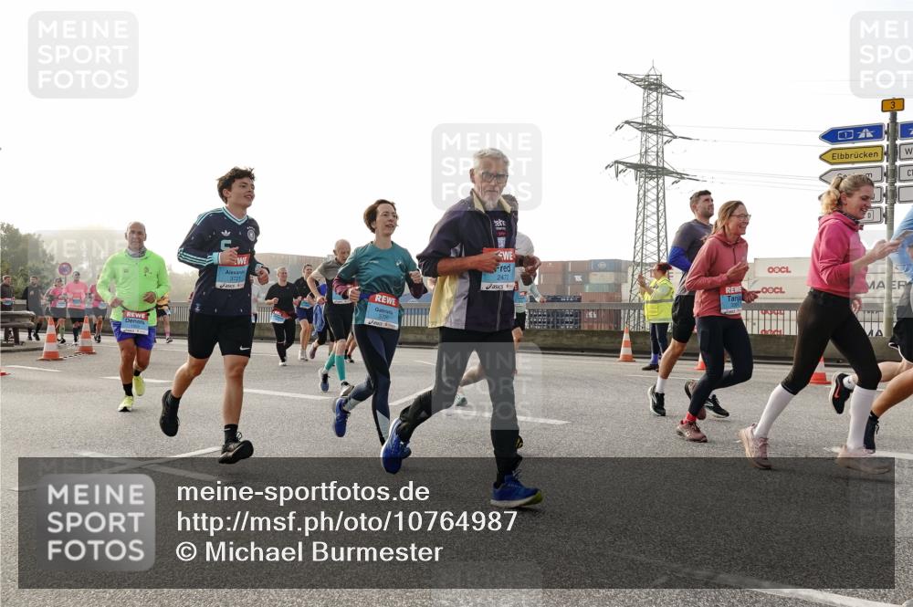 03.10.2026 - Köhlbrandbrückenlauf Michael Burmester http://msf.ph/oto/10764987 03.10.2026 09:18:53 Position 3 3721, 3720, 2472 meine-sportfotos.de