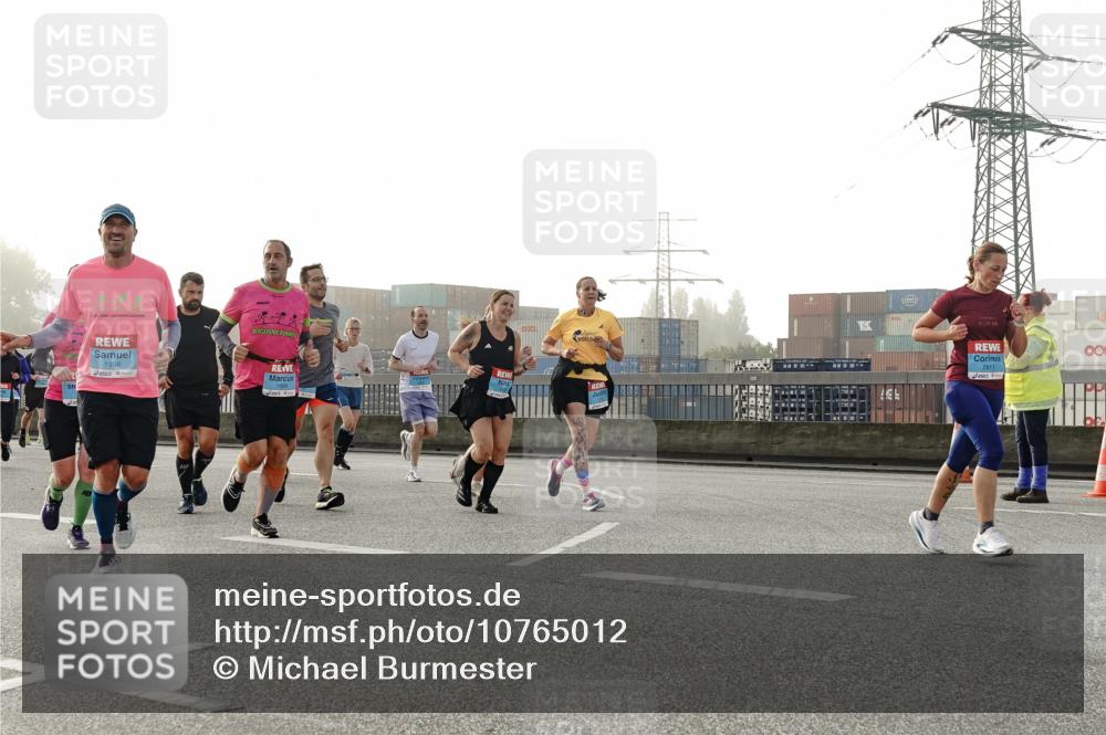 03.10.2026 - Köhlbrandbrückenlauf Michael Burmester http://msf.ph/oto/10765012 03.10.2026 09:18:59 Position 3 1998, 11999, 42, 395 meine-sportfotos.de