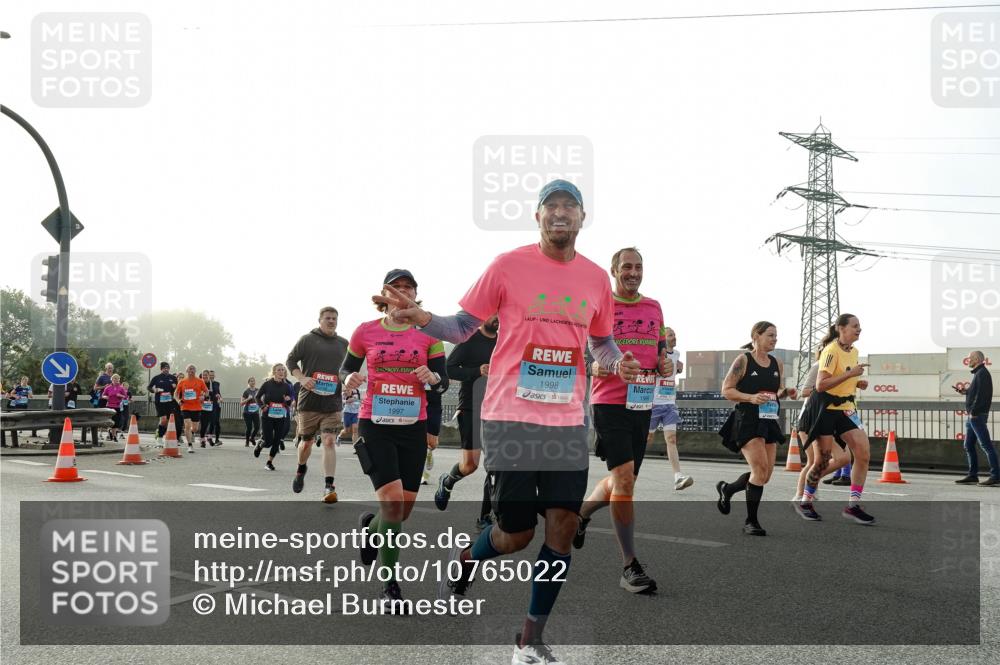 03.10.2026 - Köhlbrandbrückenlauf Michael Burmester http://msf.ph/oto/10765022 03.10.2026 09:19:00 Position 3 1997, 1998 meine-sportfotos.de