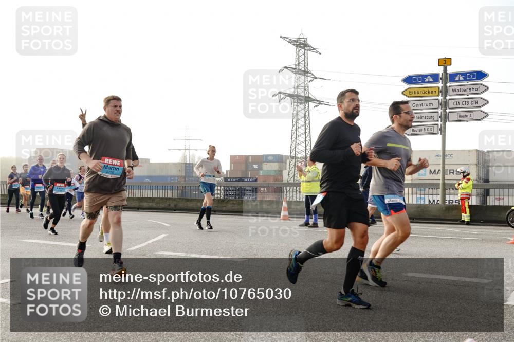 03.10.2026 - Köhlbrandbrückenlauf Michael Burmester http://msf.ph/oto/10765030 03.10.2026 09:19:02 Position 3 2756 meine-sportfotos.de