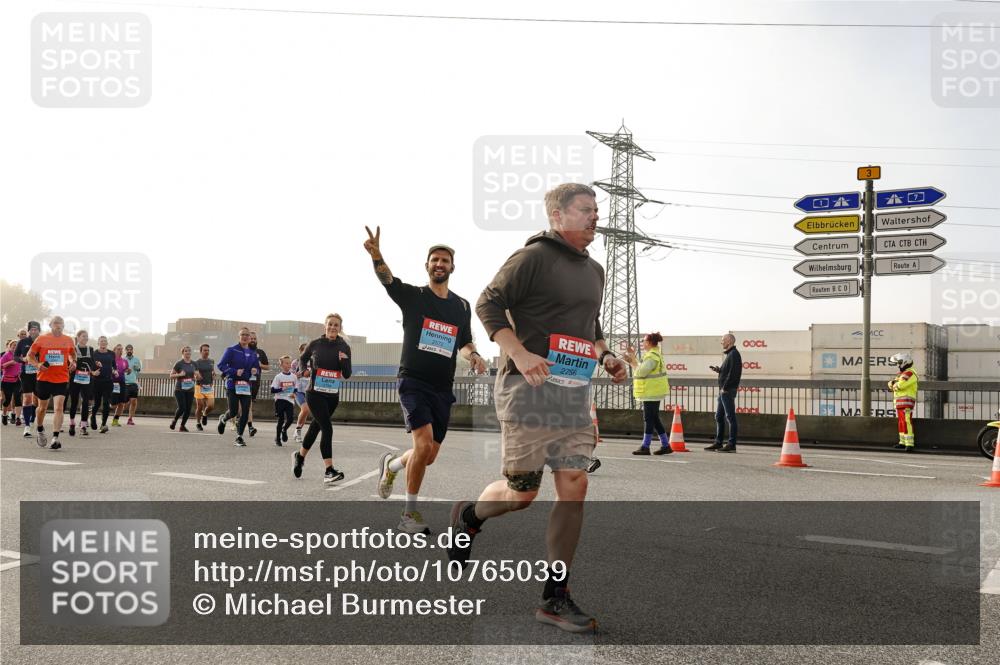 03.10.2026 - Köhlbrandbrückenlauf Michael Burmester http://msf.ph/oto/10765039 03.10.2026 09:19:03 Position 3 2572, 2756, 3 meine-sportfotos.de