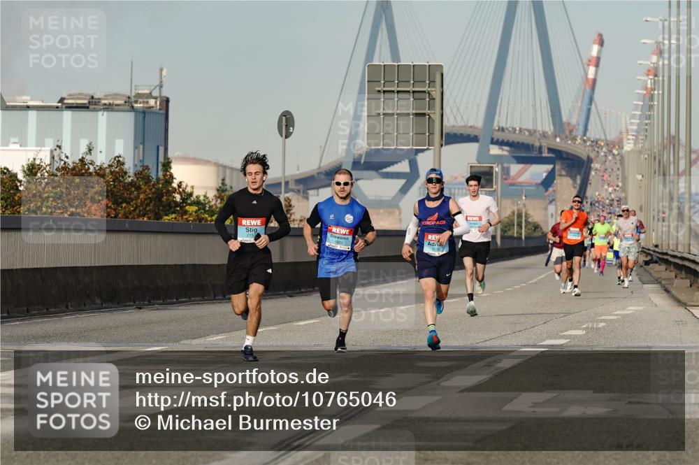 03.10.2026 - Köhlbrandbrückenlauf Michael Burmester http://msf.ph/oto/10765046 03.10.2026 09:41:33 Position 3 2153, 1823, 2130 meine-sportfotos.de