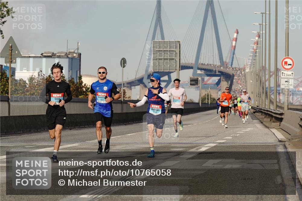 03.10.2026 - Köhlbrandbrückenlauf Michael Burmester http://msf.ph/oto/10765058 03.10.2026 09:41:36 Position 3 1823, 2130, 12, 5 meine-sportfotos.de
