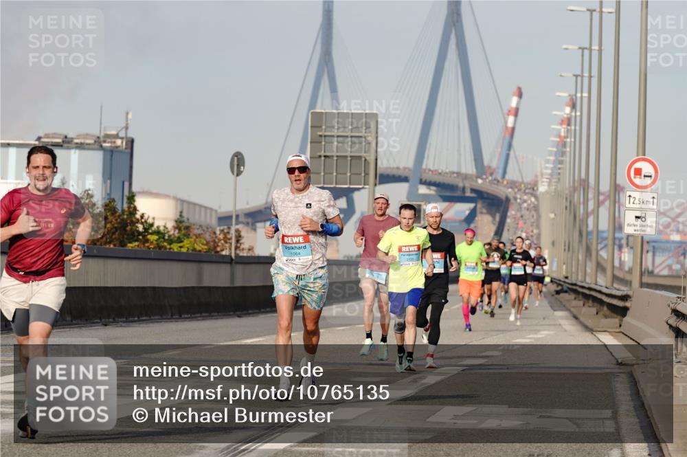 03.10.2026 - Köhlbrandbrückenlauf Michael Burmester http://msf.ph/oto/10765135 03.10.2026 09:41:55 Position 3 195, 1064, 2135, 12, 5 meine-sportfotos.de