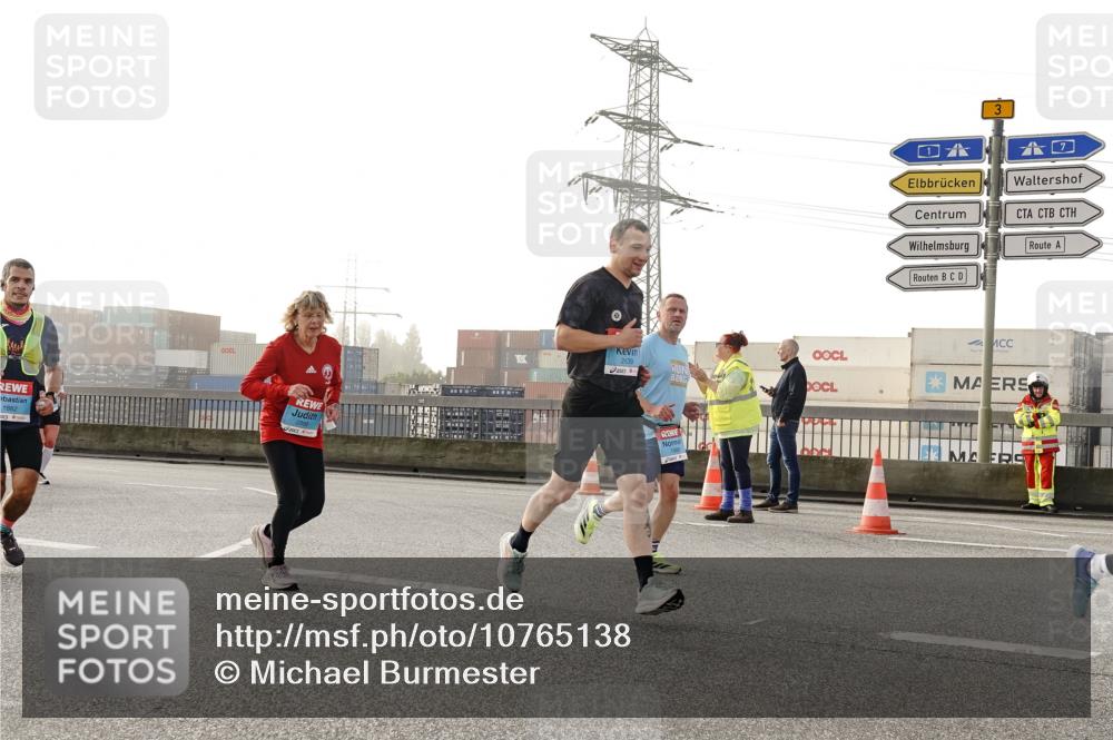 03.10.2026 - Köhlbrandbrückenlauf Michael Burmester http://msf.ph/oto/10765138 03.10.2026 09:19:17 Position 3 1882, 2439, 3 meine-sportfotos.de
