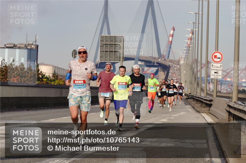 03.10.2026 - Köhlbrandbrückenlauf Michael Burmester http://msf.ph/oto/10765143 03.10.2026 09:41:56 Position 3 1064, 3710, 2135, 12, 5 meine-sportfotos.de