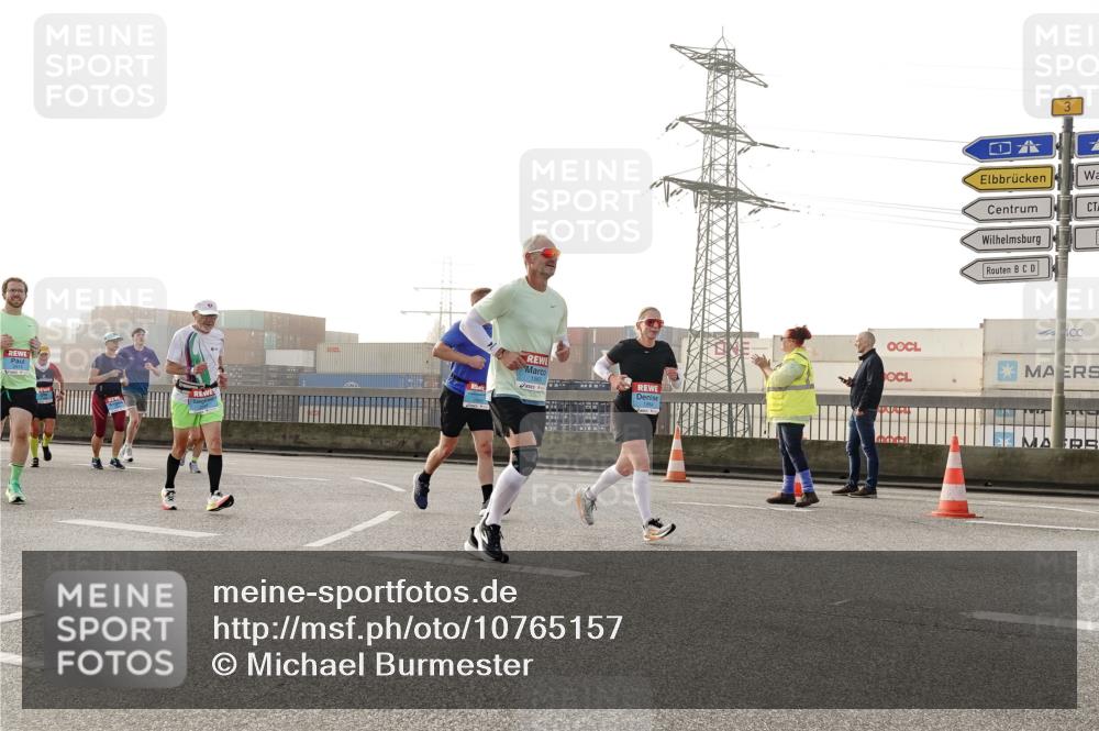 03.10.2026 - Köhlbrandbrückenlauf Michael Burmester http://msf.ph/oto/10765157 03.10.2026 09:19:19 Position 3 1965, 1964 meine-sportfotos.de