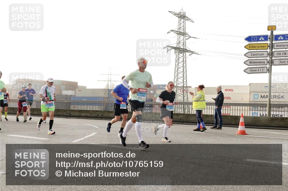 03.10.2026 - Köhlbrandbrückenlauf Michael Burmester http://msf.ph/oto/10765159 03.10.2026 09:19:20 Position 3 1965, 3 meine-sportfotos.de