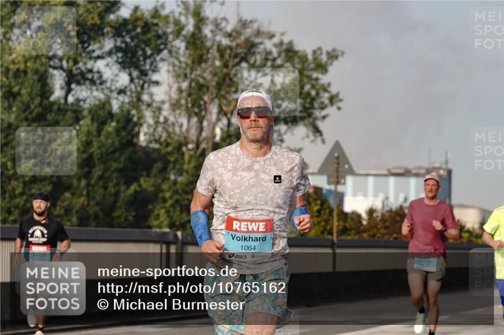 03.10.2026 - Köhlbrandbrückenlauf Michael Burmester http://msf.ph/oto/10765162 03.10.2026 09:42:01 Position 3 1064 meine-sportfotos.de