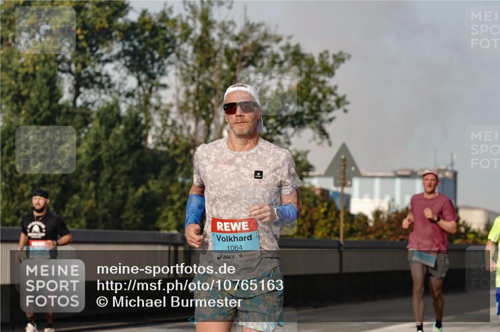 03.10.2026 - Köhlbrandbrückenlauf Michael Burmester http://msf.ph/oto/10765163 03.10.2026 09:42:01 Position 3 1064 meine-sportfotos.de