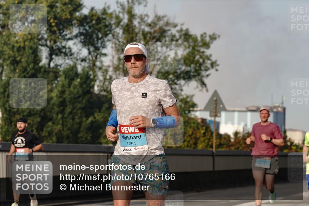 03.10.2026 - Köhlbrandbrückenlauf Michael Burmester http://msf.ph/oto/10765166 03.10.2026 09:42:01 Position 3 1064 meine-sportfotos.de