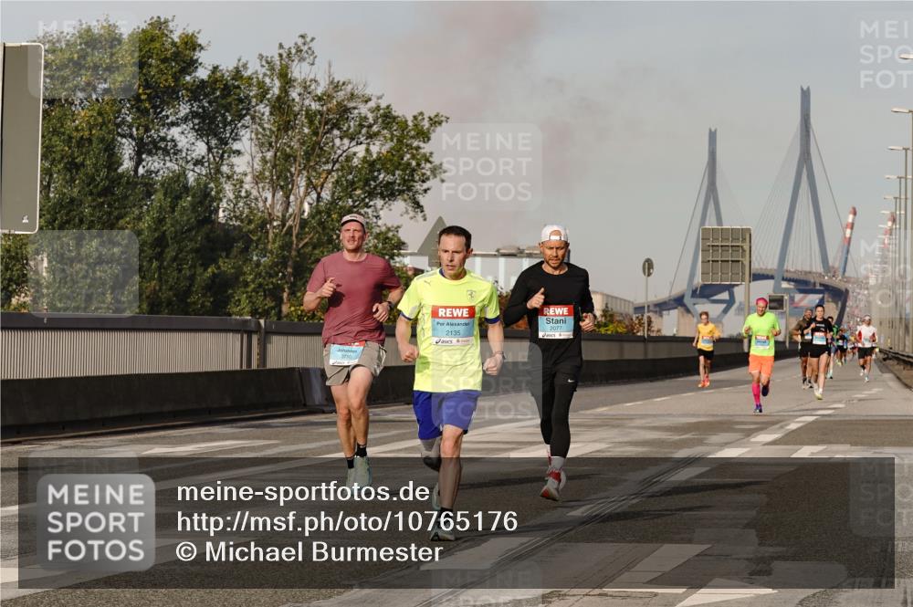 03.10.2026 - Köhlbrandbrückenlauf Michael Burmester http://msf.ph/oto/10765176 03.10.2026 09:42:03 Position 3 3710, 2135, 2077 meine-sportfotos.de