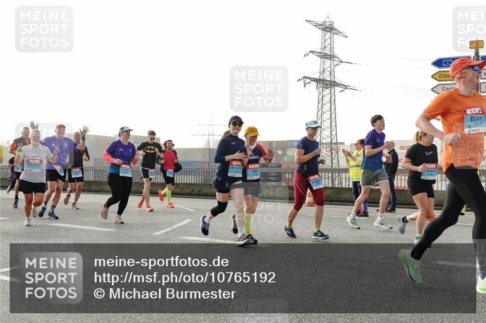 03.10.2026 - Köhlbrandbrückenlauf Michael Burmester http://msf.ph/oto/10765192 03.10.2026 09:19:24 Position 3 2618, 1198, 1, 208 meine-sportfotos.de